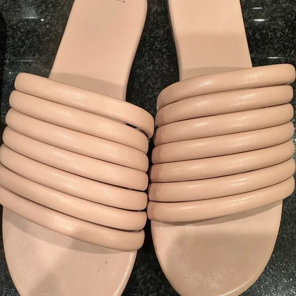 Two pair slide sandals - Picture 5 of 6